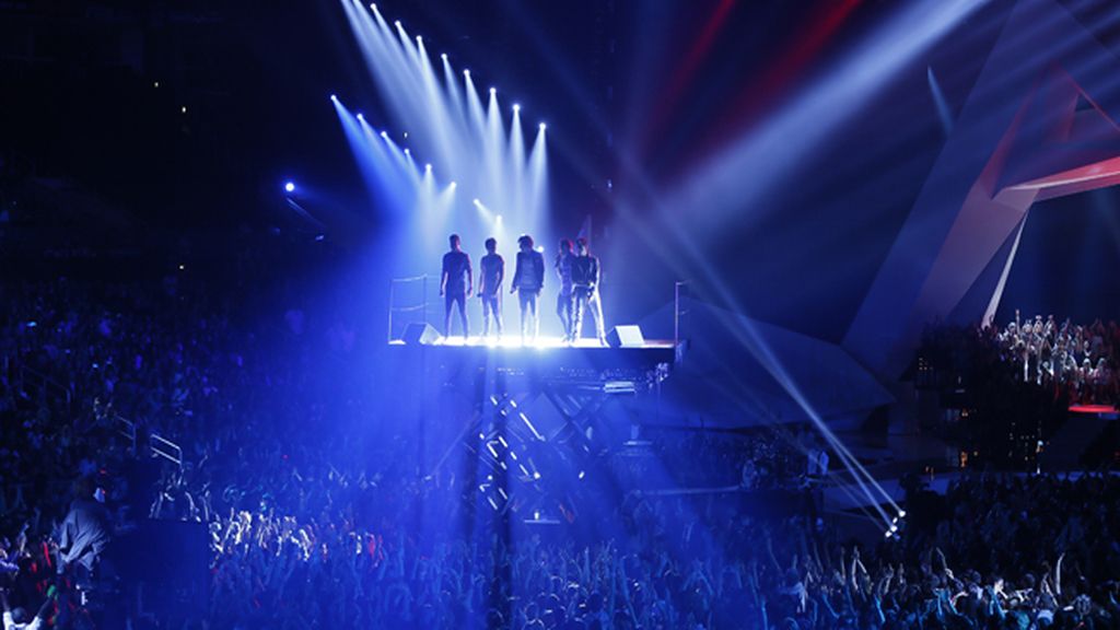 'One Direction' arrasan en los MTV Awards