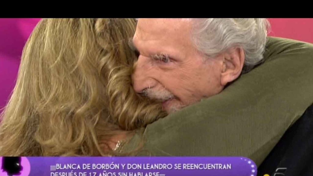 El abrazo de Leandro de Borbón y su hija
