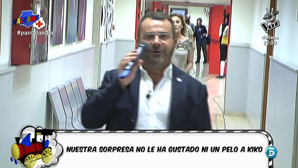 El plató se oscurecía y cuando se hizo la luz, descubrimos que Kiko tenía una serpiente en el cuello