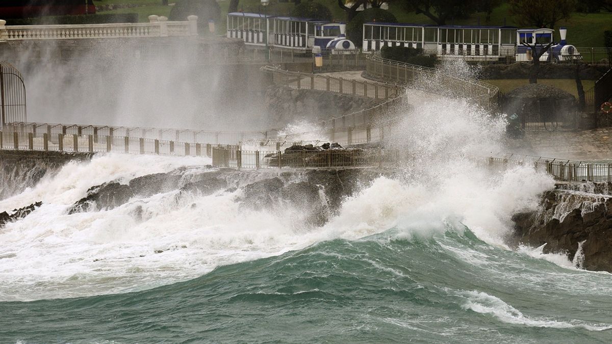 Olas de hasta cinco metros en Cantabria