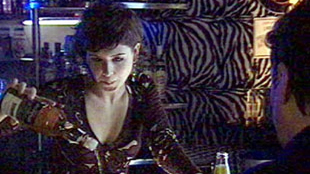 Carmen ejerce de camarera en sus ratos libres