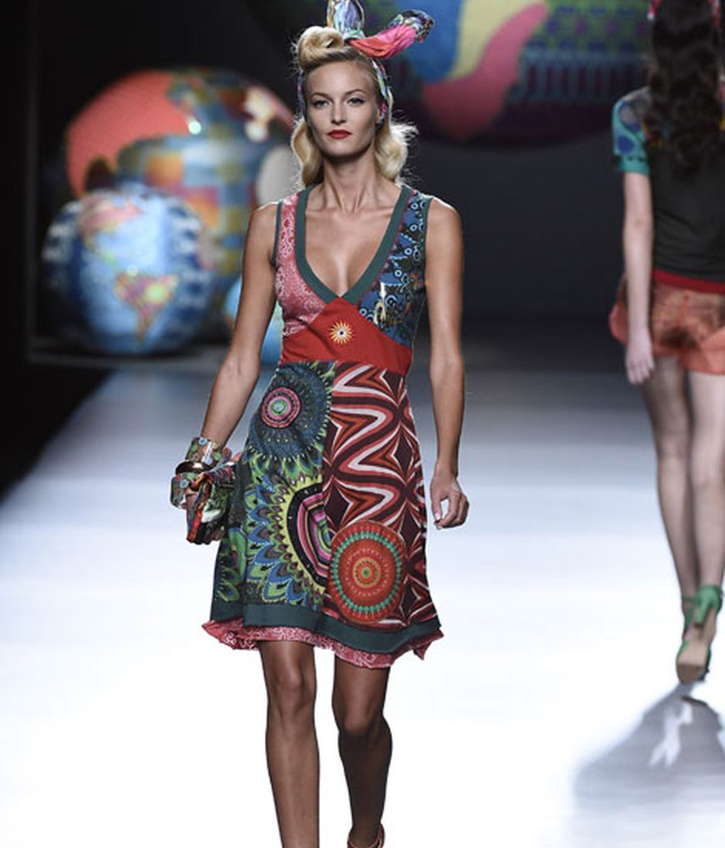 Color y grafismo en una colección que explota las señas de identidad de la firma