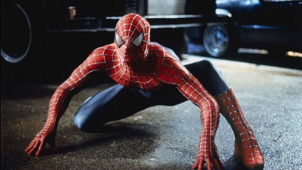 El mono ceñido de Spiderman, un traje más de los expuestos en Londres
