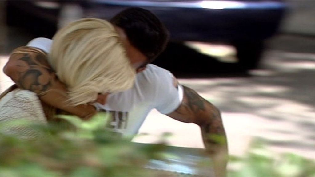 Sara finge apatía pero llora la decisión de Javi