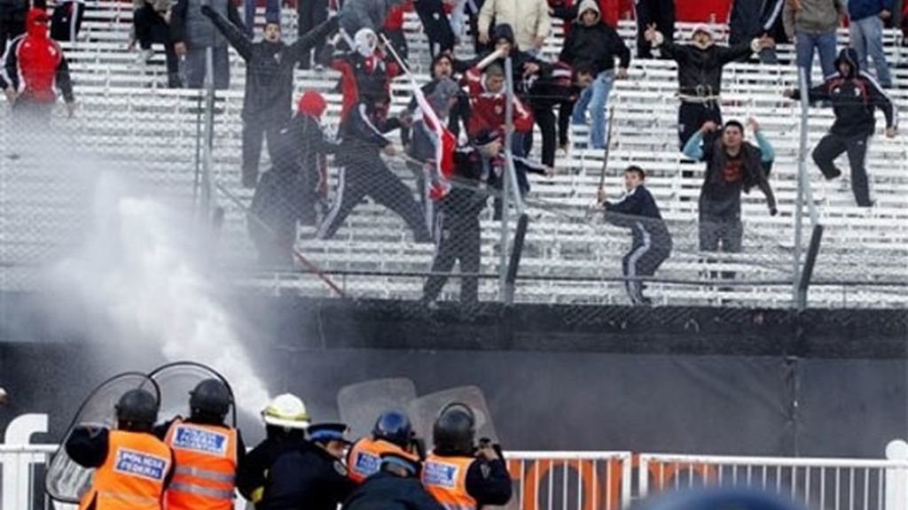 Gravísimos incidentes tras el descenso de River Plate a la 'B'