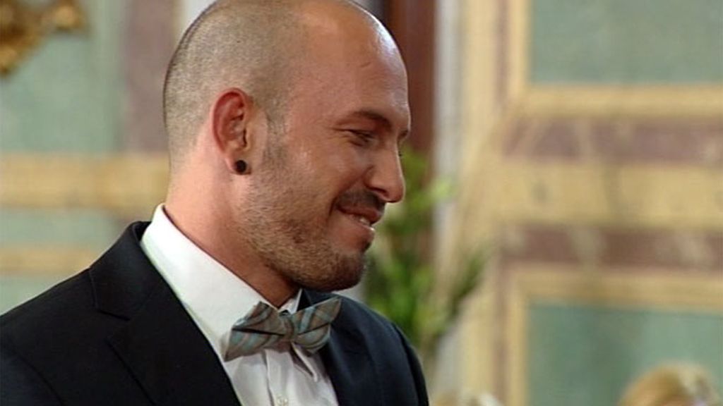 Mary acepta el anillo de su hijo emocionada, pero le aconseja: “tienes que volar”