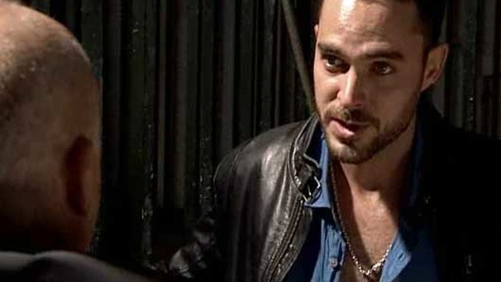 La Roca descubre que su tío mandó matar a su padre