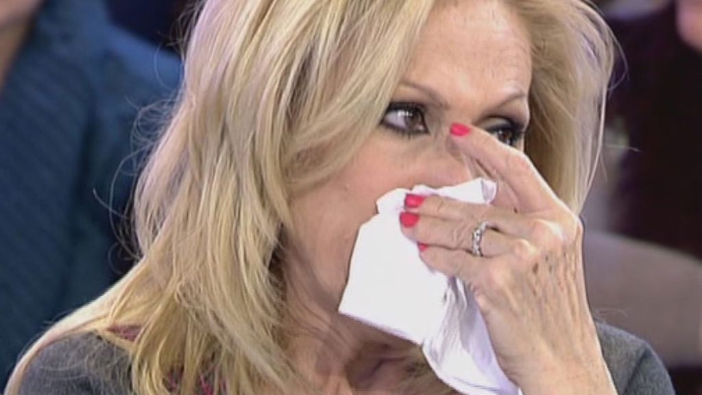 No logran reprimir las lágrimas ante la entereza de la periodista