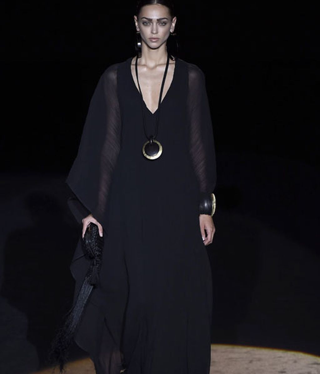 Flecos, plumas y cuero para la mujer más urbana