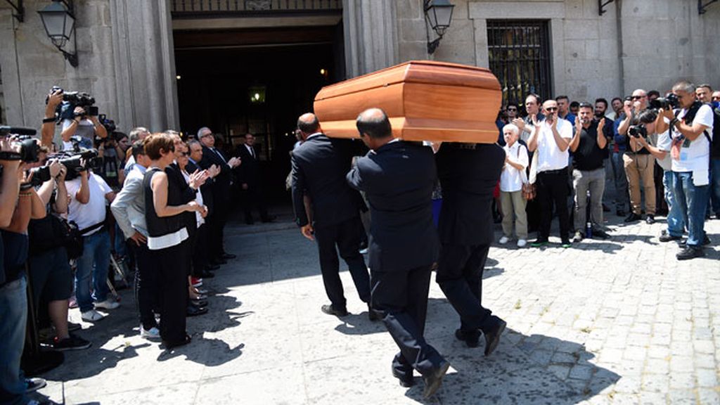 Capilla ardiente por Pedro Zerolo en casa de la villa de Madrid