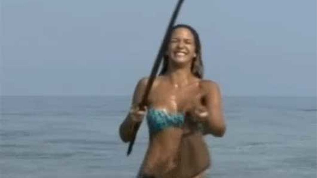 Tamara pesca su primer pez