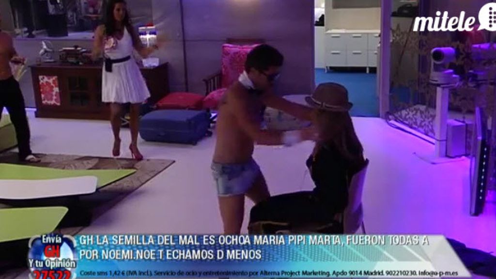 Cristian, de striptease, y las chicas, “al agua, pato”