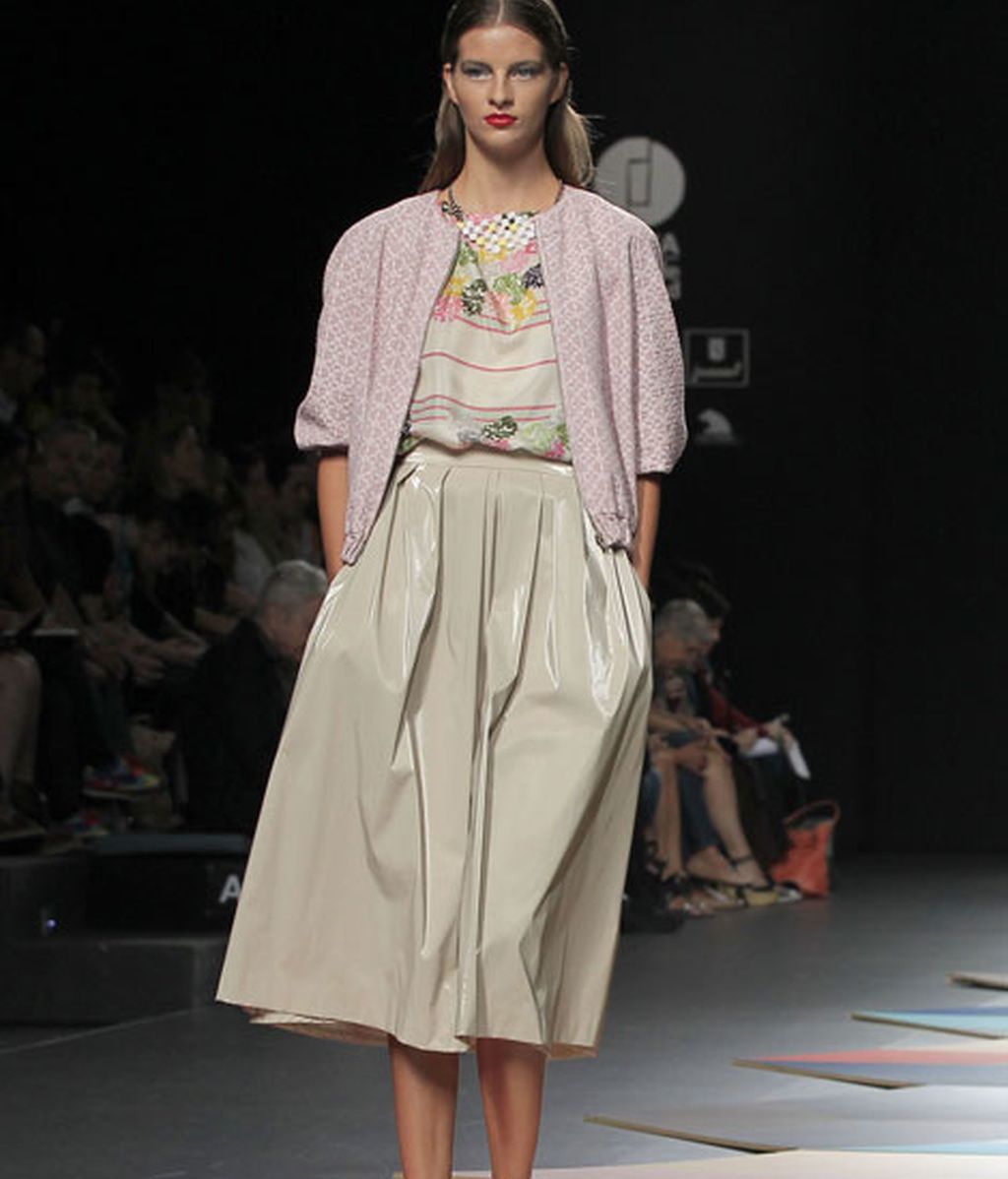 Líneas puras, geometrías y colores empolvados