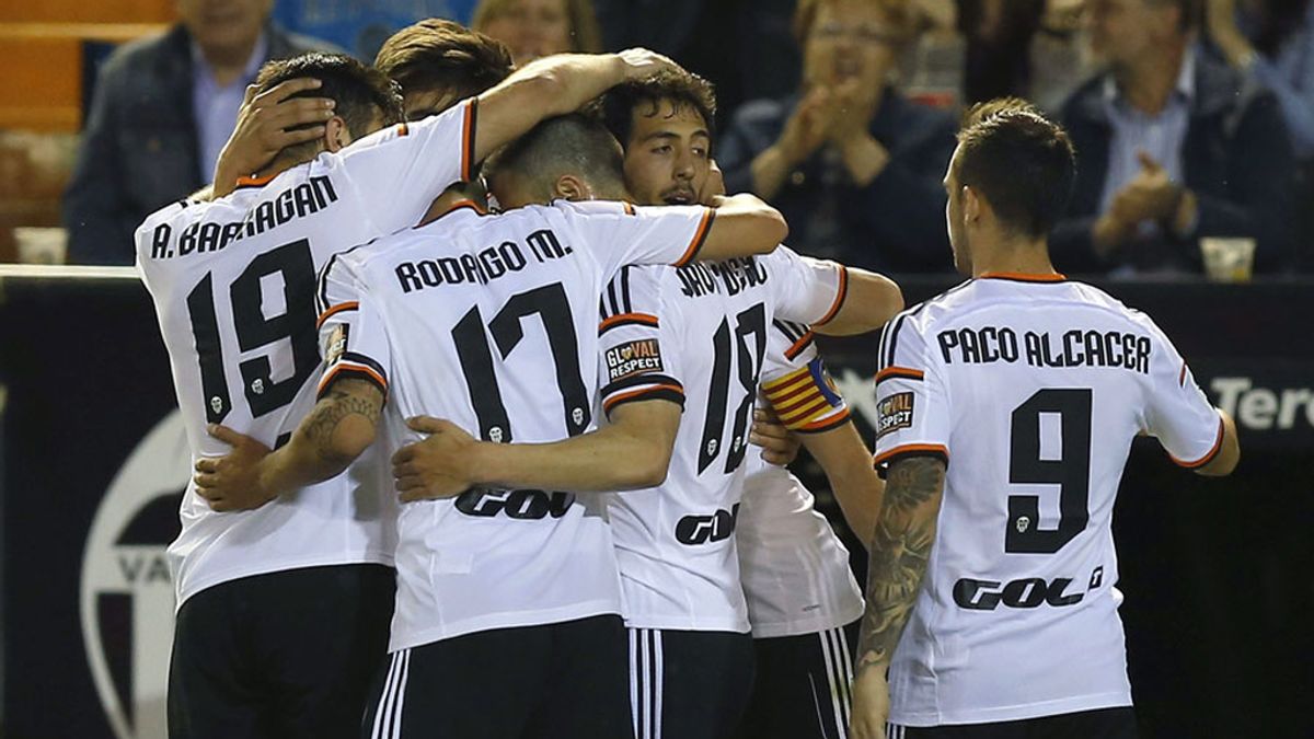 El Valencia persiste en la lucha por ser tercero tras golear al Granada