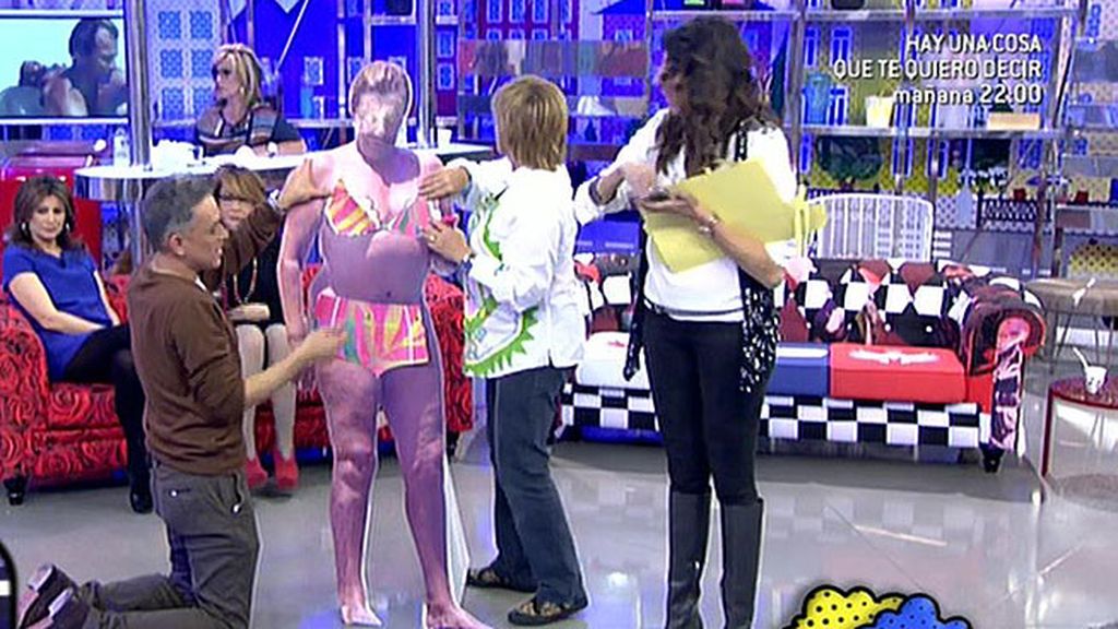 'Sálvame' propone bikinis a la colaboradora por si participa en 'Supervivientes'