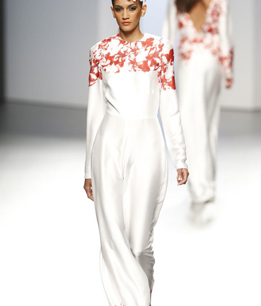 Contención de volúmenes y apuesta por líneas rectas