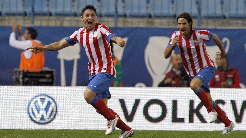 El jugador uruguayo del Atlético de Madrid Cristian Rodríguez celebra tras marcar ante el Viktoria Plzen
