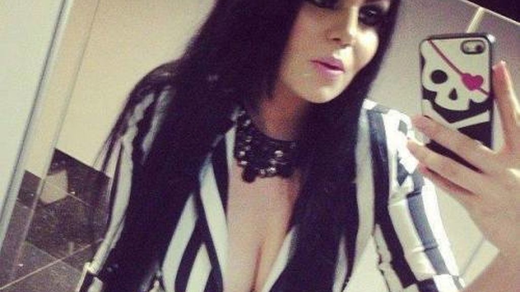 La 'Emperatriz de los Ántrax'revoluciona las redes sociales con su 'selfies'eróticos