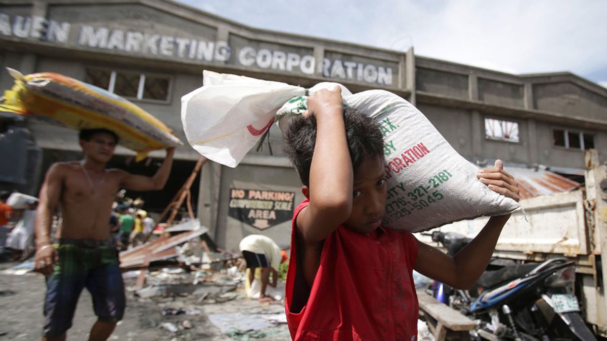 Comienza a llegar la ayuda a Filipinas
