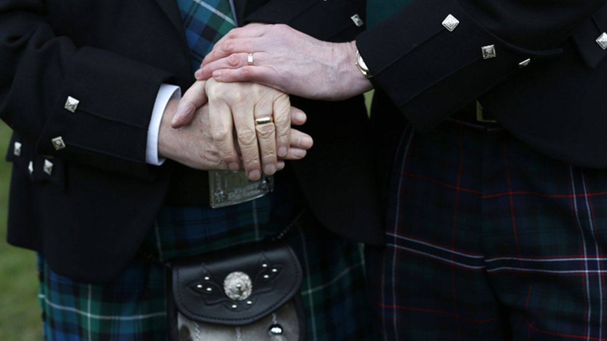Escocia da luz verde a los matrimonios homosexuales