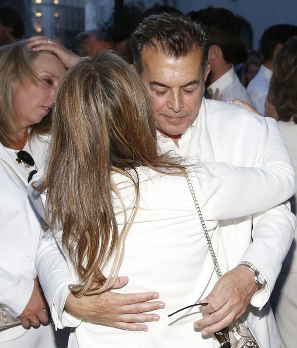 Un último adiós de blanco y con sonrisas, como siempre quiso María Pineda