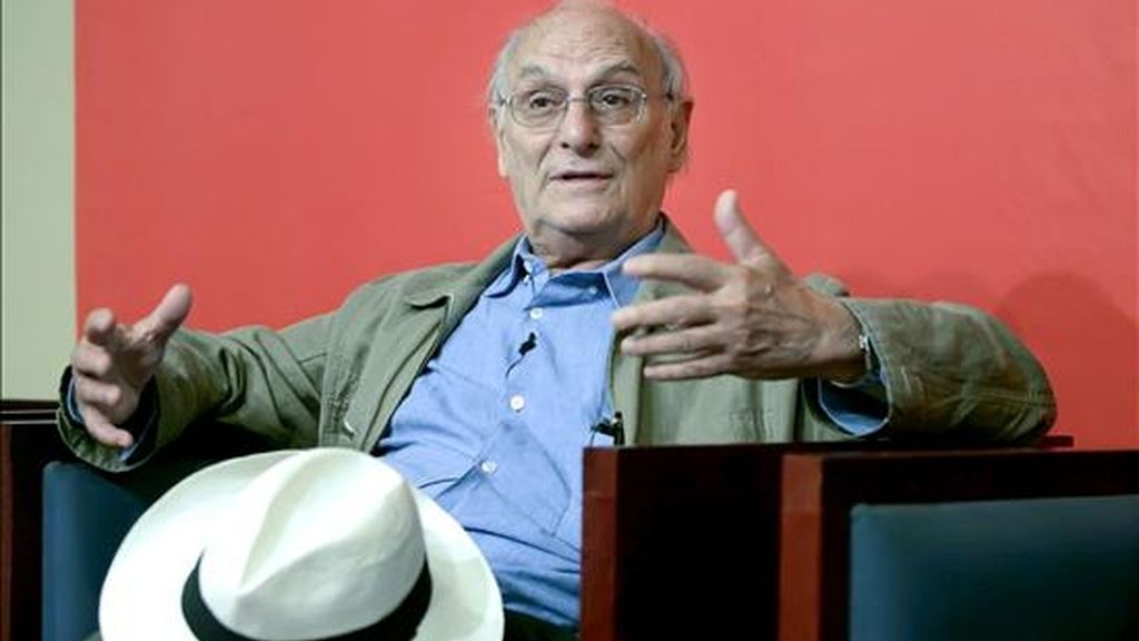 El director de cine Carlos Saura. EFE/Archivo El director de cine Carlos Saura. EFE/Archivo