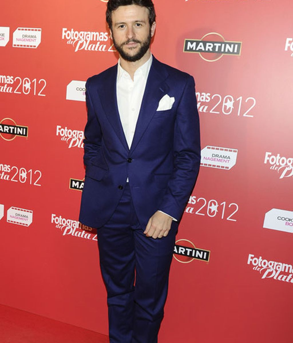 Diego Martín destacó por su traje azul