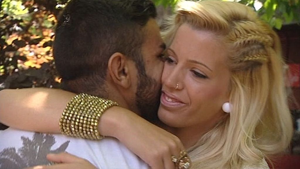 Sara finge apatía pero llora la decisión de Javi