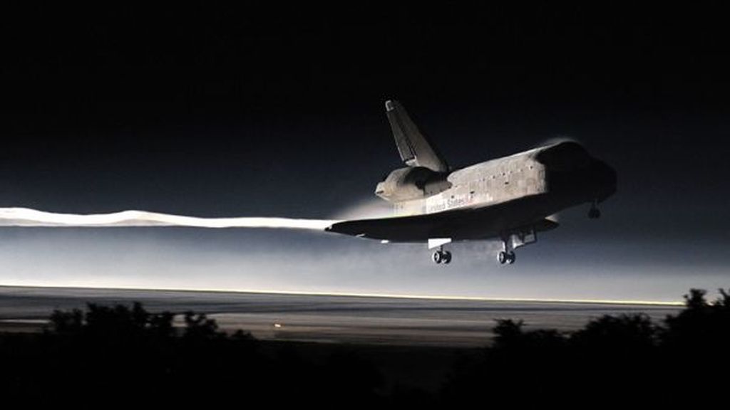 El Atlantis aterriza y cierra la era de los transbordadores espaciales