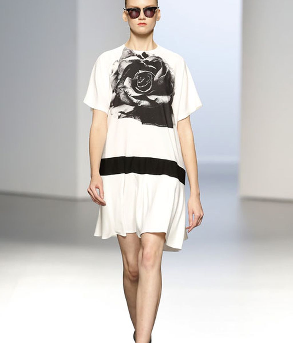 Contención de volúmenes y apuesta por líneas rectas