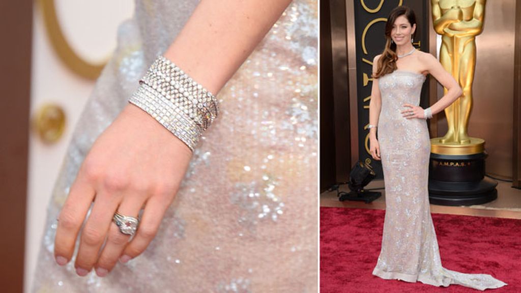 Jessica Biel lució dos tipos de brazalete, pendientes y collar, de Tiffany & Co
