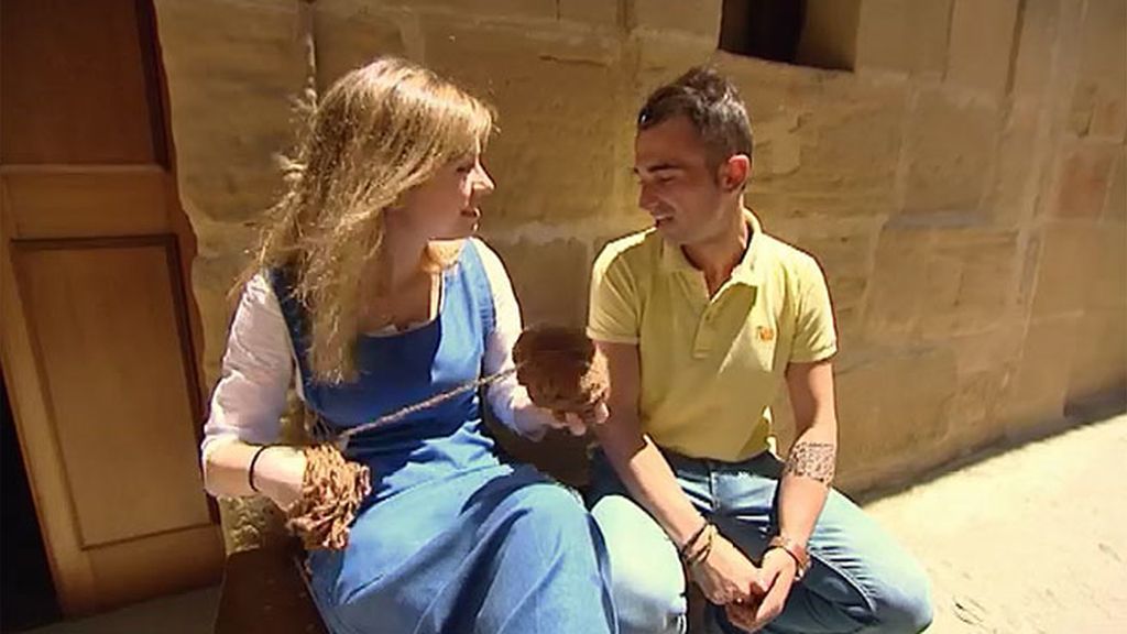 Fran busca a una mujer ardiente pero su madre solo quiere que sea su mujer