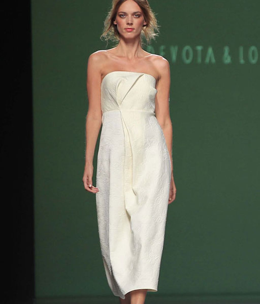 Blancos, crudos y amarillos se imponen en la pasarela