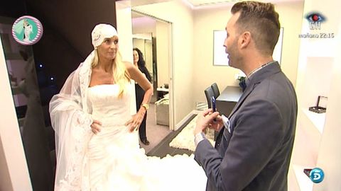 susana busca su vestido de novia