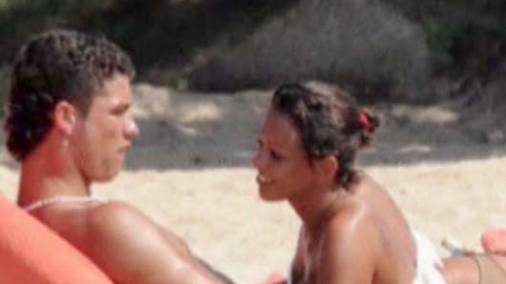 Cristiano y su novia, pasión en la playa