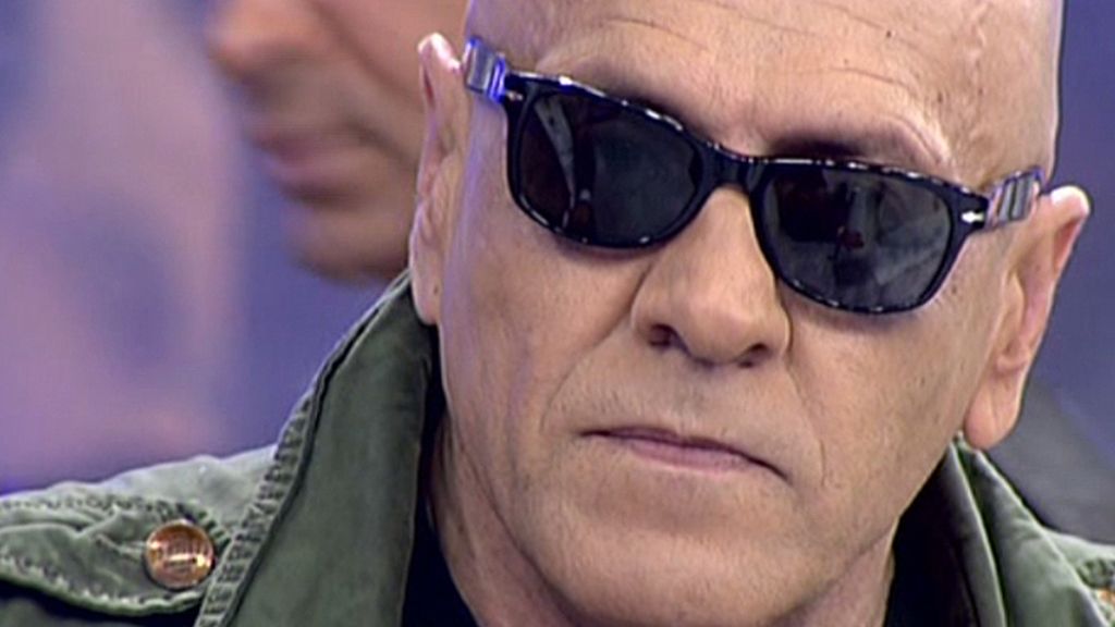 Jorge Javier Vázquez le quita las gafas de sol a Kiko Matamoros