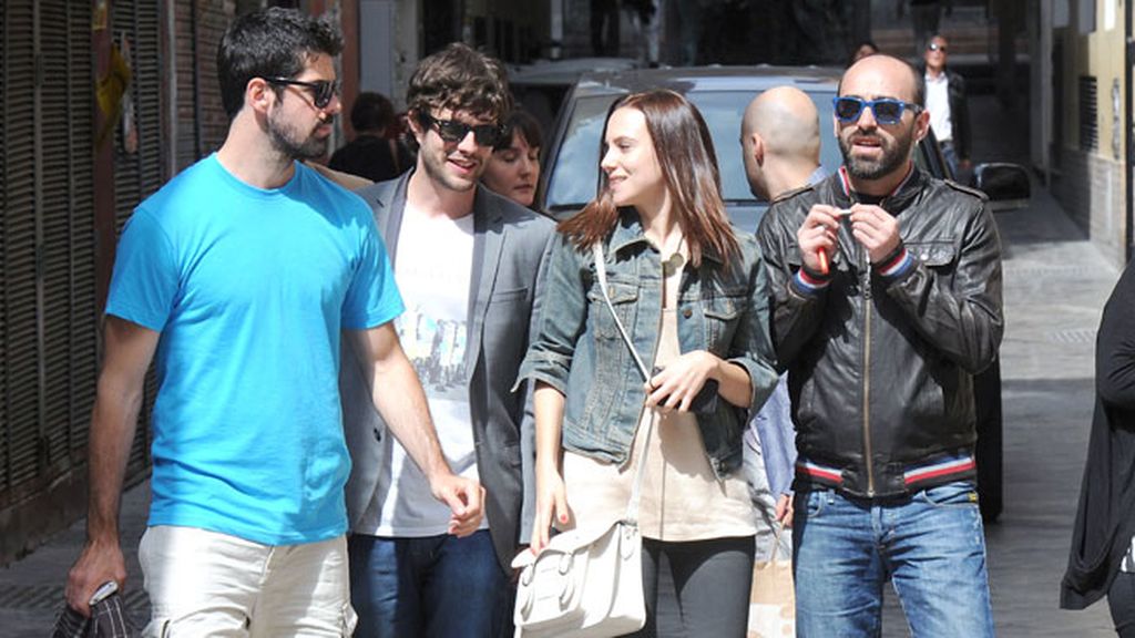 Miguel Ángel Muñoz, Aura Garrido y Juan Blanco pasearon por las calles de Málaga