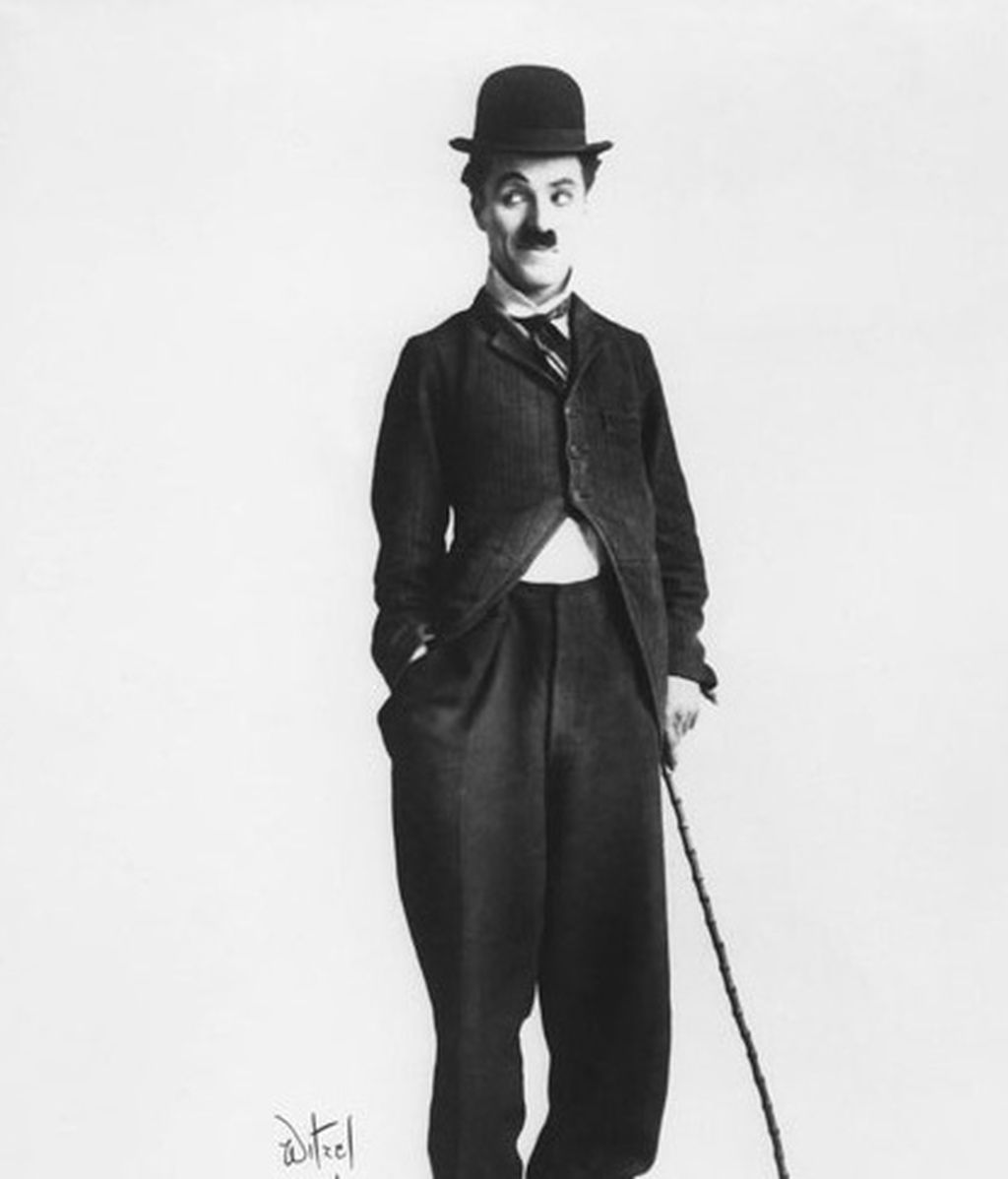 Charles Chaplin no se despega del traje que le hizo famoso