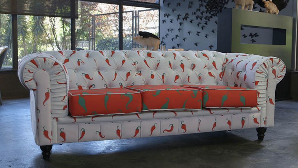 Un sofá futbolero, otro muy flamenco, picante... así son los próximos chester
