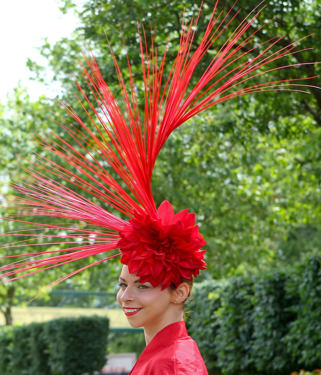 Pase de sombreros en la cita anual británica