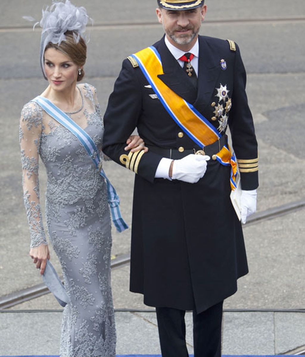 Letizia con plumas, Máxima de añil... Los estilismos de la coronación holandesa