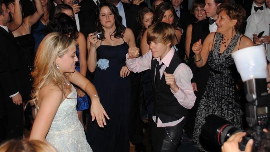 Bieber bailó con la novia durante la boda