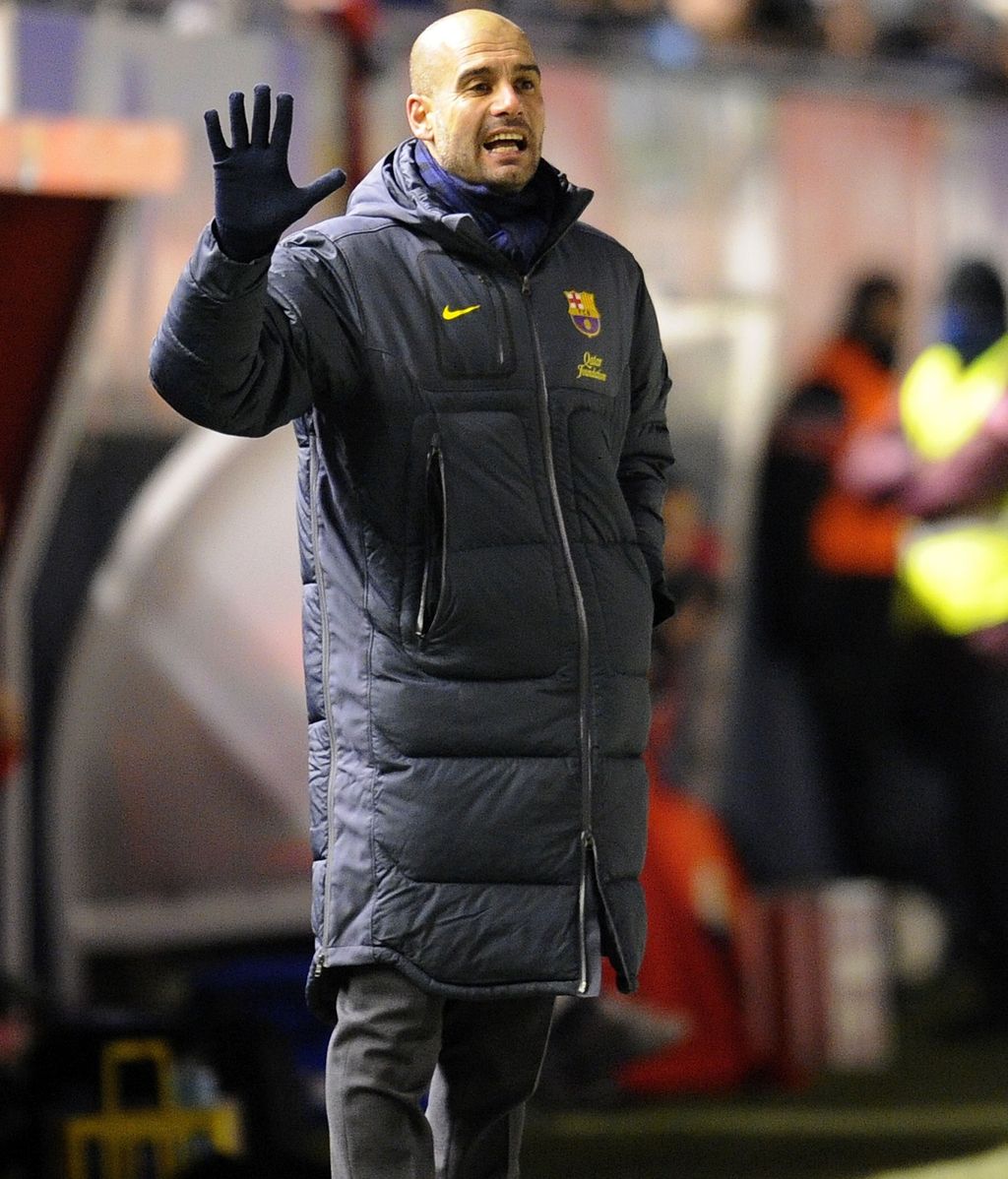 Pep Guardiola da instrucciones durante el partido contra Osasuna en el Reyno de Navarra Pep Guardiola da instrucciones durante el partido contra Osasuna en el Reyno de Navarra
