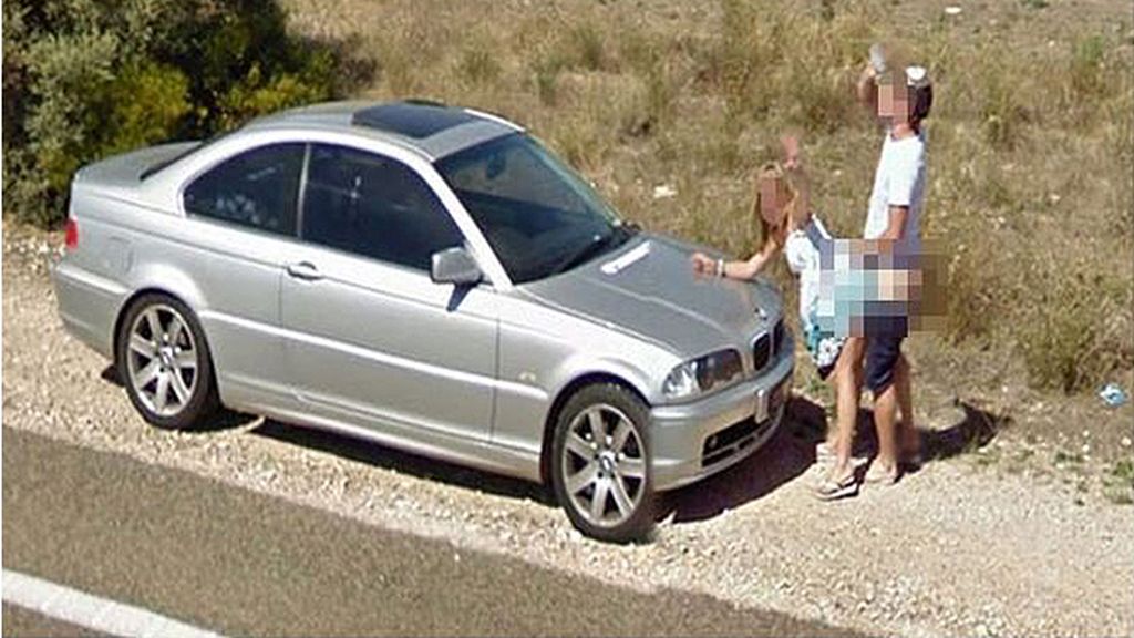 Pillados en plena 'faena' por Google Street View