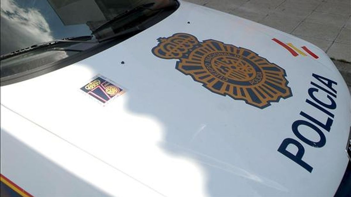 En la imagen, un coche de la Policía Nacional. EFE/Archivo