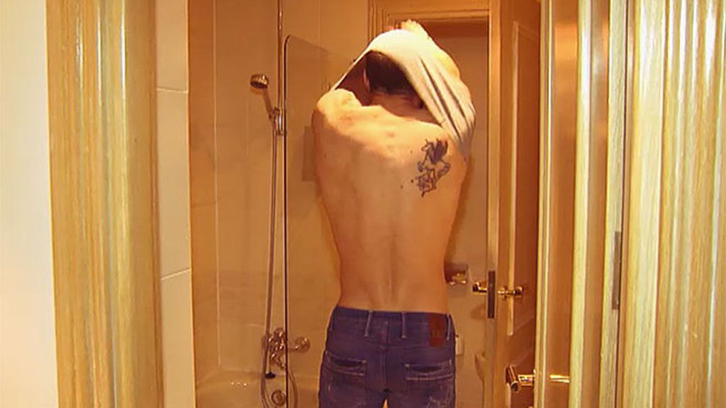 Liz y Leo se dan una ducha juntos