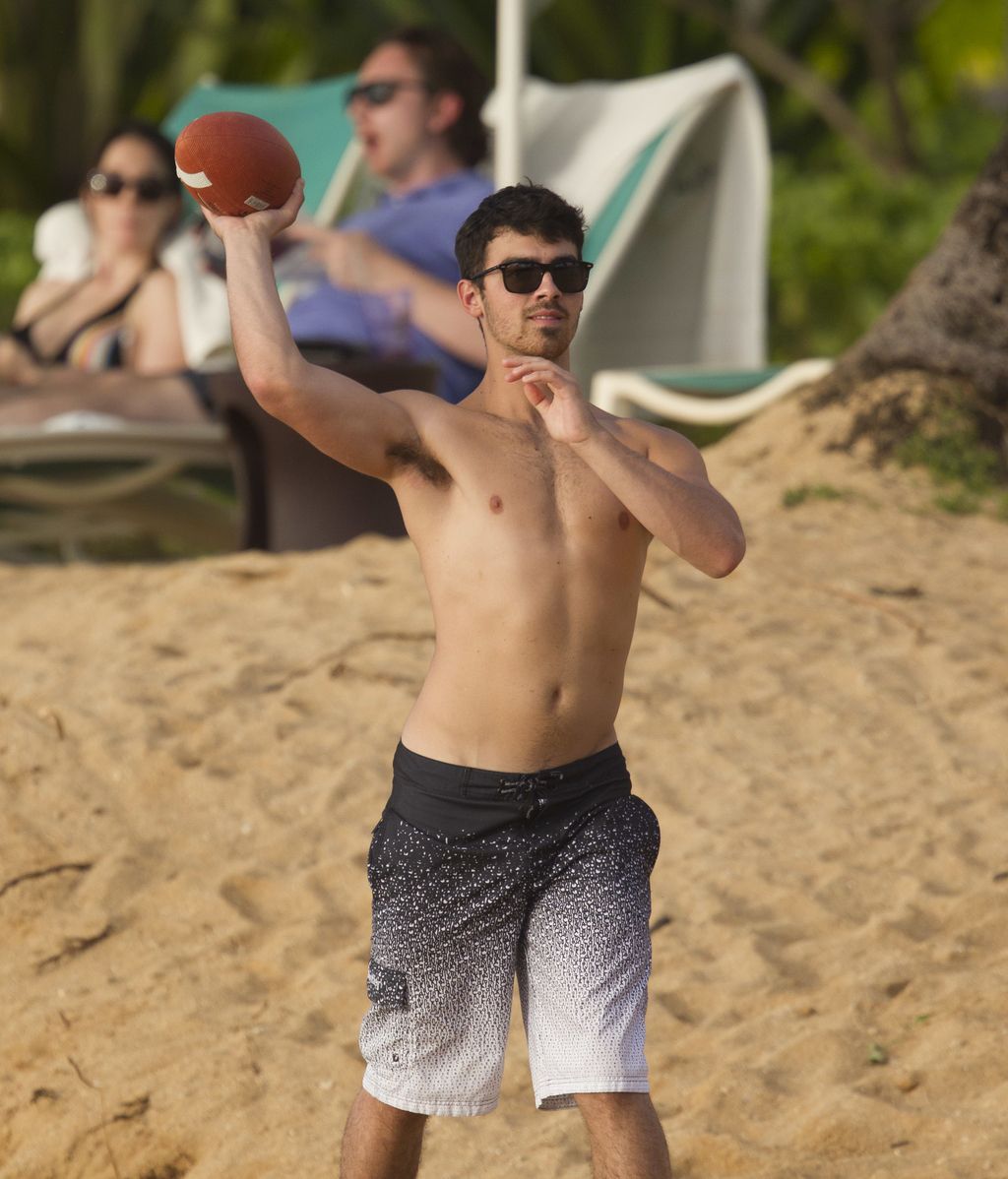 Dan la bienvenida al nuevo año al calor del sol