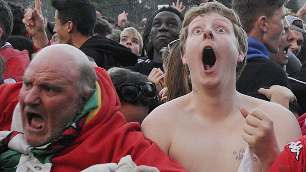 Así fue la reacción de los aficionados galeses