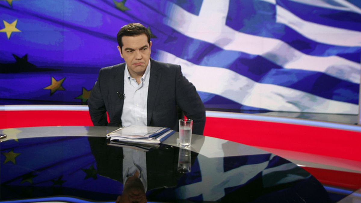 El primer ministro de Grecia es entrevistado en la televisión estatal