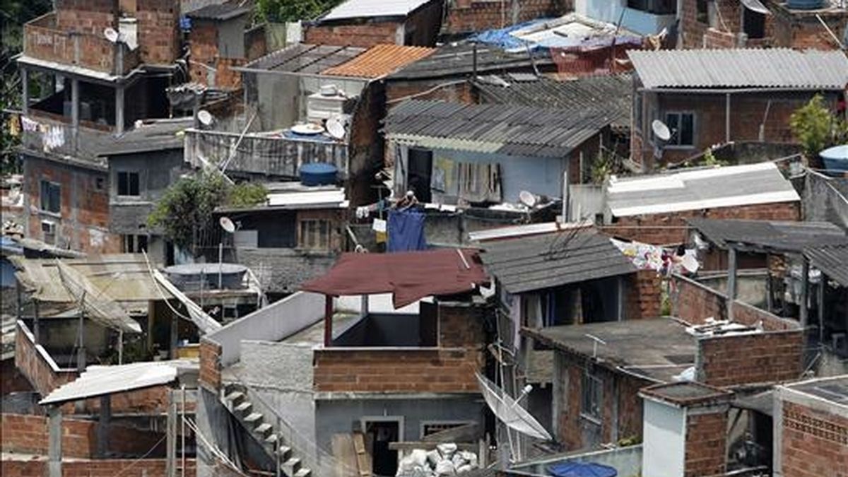 Fotográfia tomada el 10 de noviembre de 2009, de una vista general de la favela de Santa Marta en Río de Janeiro, Brasil. EFE